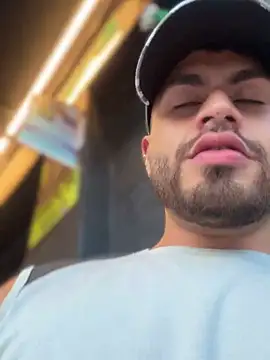 Snapshot of Juan_Castano chatting on January 19, 10:39 pm Juan Castano online show from January 19, 10:39 pm