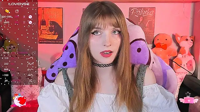 Snapshot of AliceLanley chatting on December 7, 12:24 pm AliceLanley online show from December 7, 12:24 pm