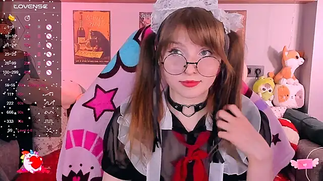 Snapshot of AliceLanley chatting on December 15, 12:06 pm AliceLanley online show from December 15, 12:06 pm