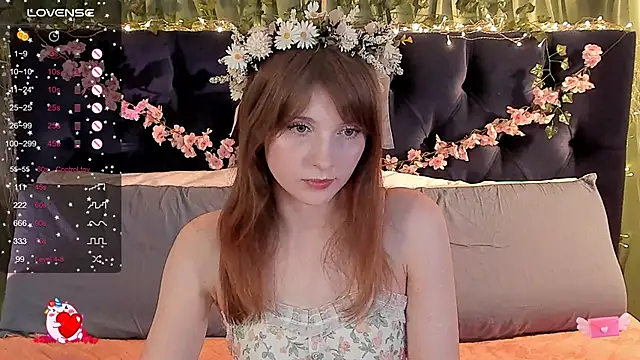 Snapshot of AliceLanley chatting on March 18, 11:41 am AliceLanley online show from March 18, 11:41 am