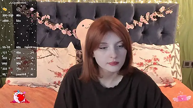 Snapshot of AliceLanley chatting on October 3, 11:18 am AliceLanley online show from October 3, 11:18 am