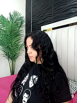 Snapshot of lucia_vonne_ chatting on February 4, 11:16 am lucia vonne online show from February 4, 11:16 am