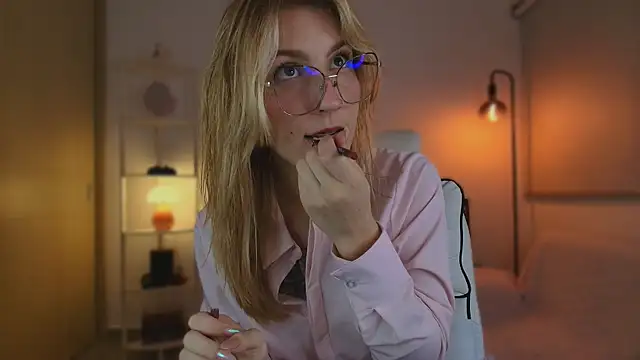 Snapshot of Dakotaa_ chatting on October 20, 5:30 am Dakotaa  online show from October 20, 5:30 am