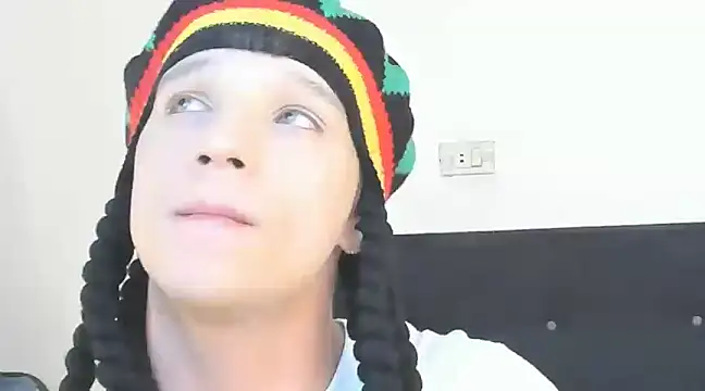 Snapshot of angelcortes chatting on December 6, 4:14 am angelcortes online show from December 6, 4:14 am