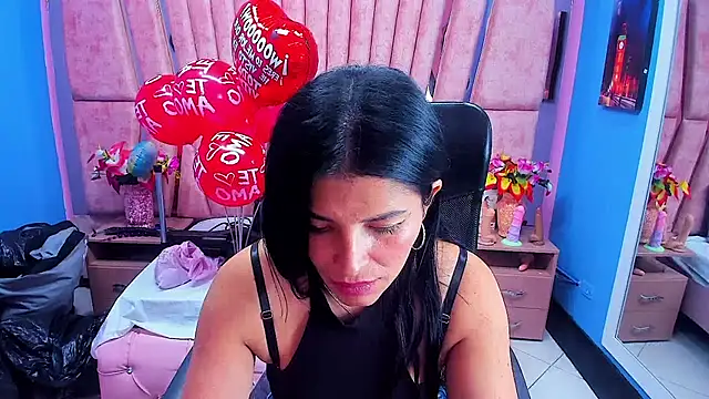 HornySkinny26 online show from December 16, 10:31 am