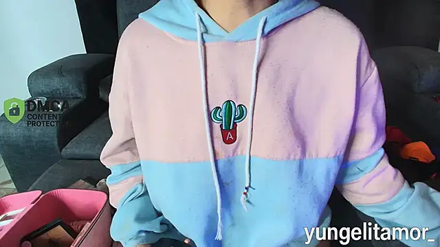 yungelitamor  online show from October 2, 5:47 am