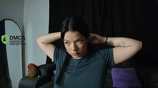 yungelitamor  online show from April 14, 5:24 am