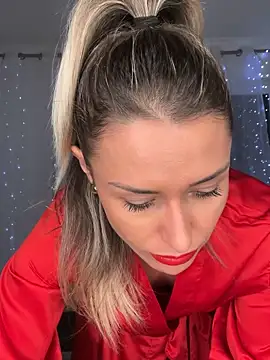 Snapshot of petrouchkaaa_ chatting on November 4, 9:25 pm petrouchkaaa online show from November 4, 9:25 pm