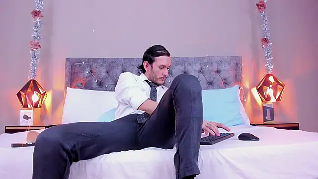 jeanpiere  online show from December 19, 4:02 am