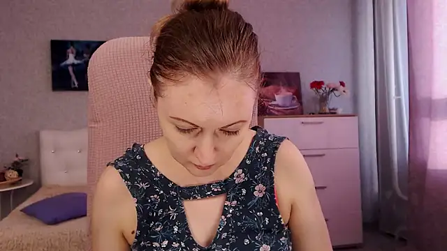 Snapshot of BettyFootFetish chatting on April 24, 11:34 am BettyFootFetish online show from April 24, 11:34 am