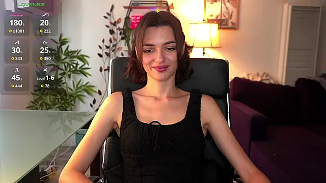 Snapshot of olivia_jeas chatting on June 2, 9:06 pm olivia jeas online show from June 2, 9:06 pm