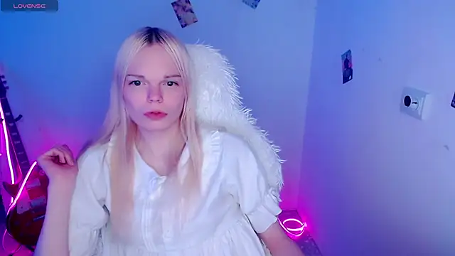 Emily Nyaffee online show from November 22, 10:31 pm