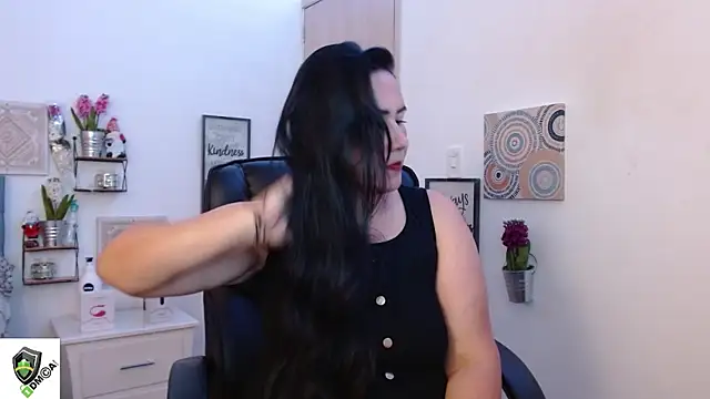 amalia brunette online show from December 10, 11:19 pm