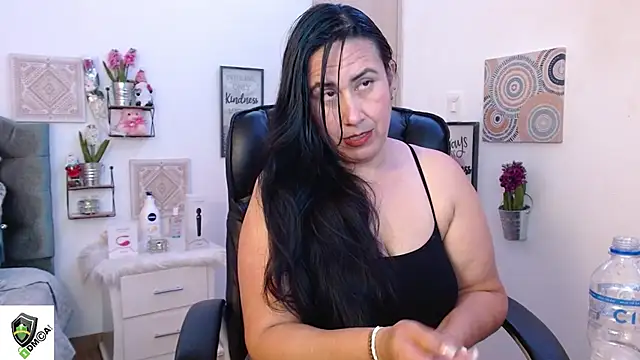 amalia brunette online show from December 30, 11:17 pm