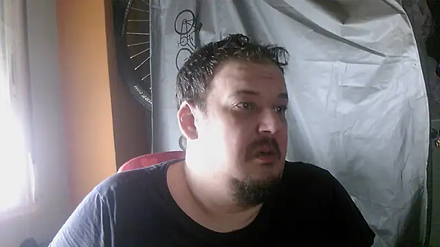 Snapshot of porkorossy chatting on April 20, 7:22 am porkorossy online show from April 20, 7:22 am