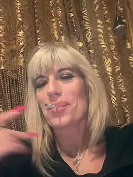 Snapshot of AlinaGrosu chatting on January 28, 1:39 am AlinaGrosu online show from January 28, 1:39 am