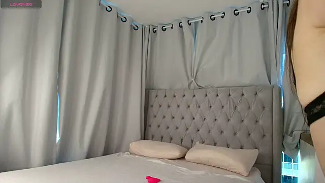 Skinny Alice online show from April 16, 11:11 am