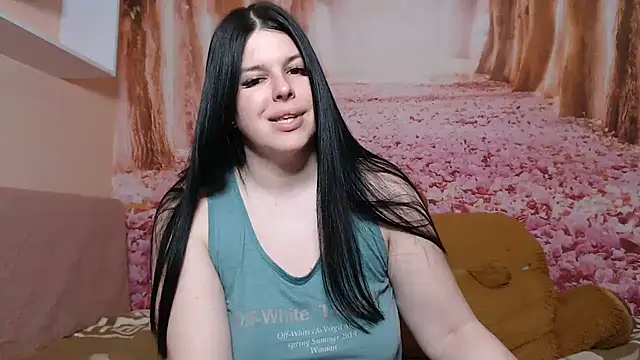 Snapshot of Annatrybebetter chatting on April 20, 7:37 pm Annatrybebetter online show from April 20, 7:37 pm