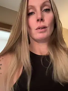 ItsDanniG online show from December 8, 6:39 pm