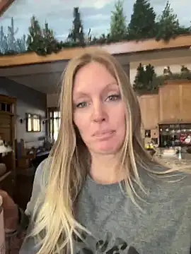 ItsDanniG online show from December 27, 3:59 pm