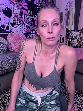 ItsDanniG online show from February 24, 6:36 pm