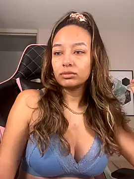 Snapshot of DianaHopson chatting on September 21, 11:23 am DianaHopson online show from September 21, 11:23 am