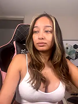 Snapshot of DianaHopson chatting on September 25, 12:03 am DianaHopson online show from September 25, 12:03 am