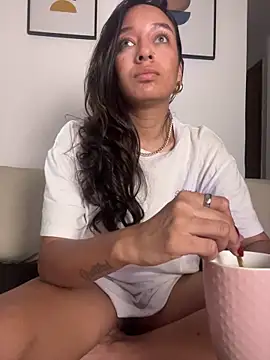 DianaHopson online show from February 5, 1:21 am