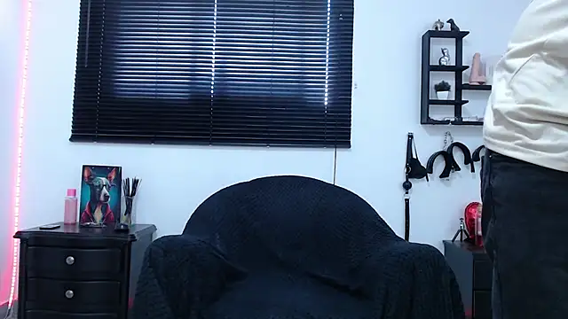 Snapshot of KinkyAllisonSub chatting on February 12, 3:16 pm KinkyAllisonSub online show from February 12, 3:16 pm