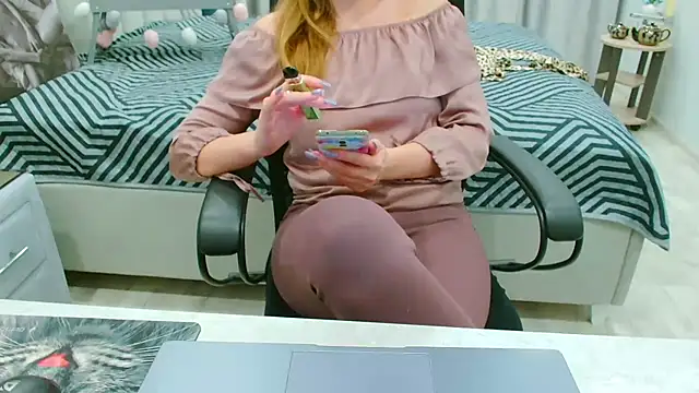 EveLove33 online show from April 5, 4:37 pm