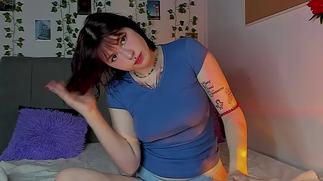 miss Lizzy online show from December 23, 1:18 am