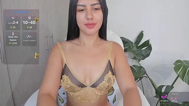 cutewhitneyr online show from December 15, 1:04 pm