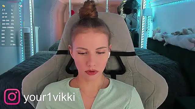 Snapshot of Vikki_Cheese chatting on March 16, 7:27 pm Vikki Cheese online show from March 16, 7:27 pm