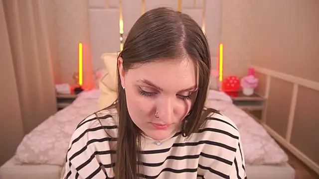 EmmyCharmm online show from March 6, 12:52 pm