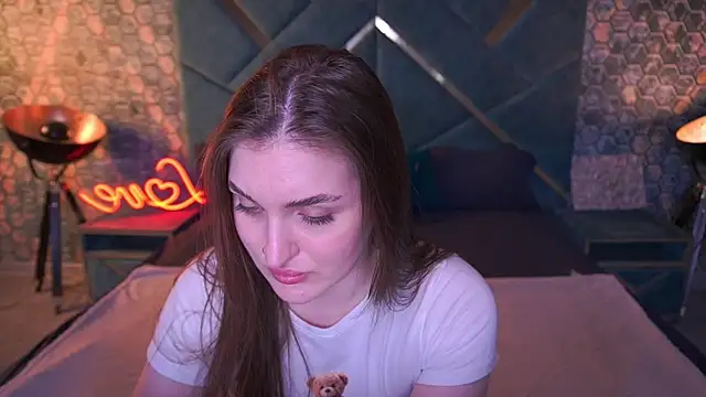 EmmyCharmm online show from March 29, 5:51 am