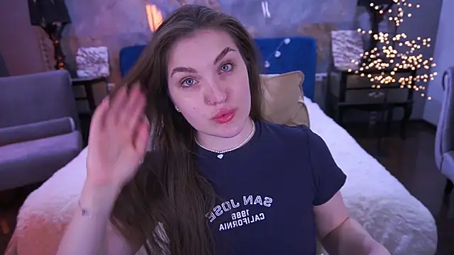 EmmyCharmm online show from April 8, 5:40 am