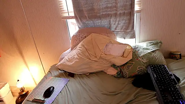 xxpixeyxx online show from March 29, 2:06 pm