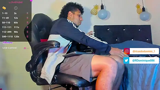 Snapshot of FuckHardlove chatting on January 7, 2:53 am FuckHardlove online show from January 7, 2:53 am