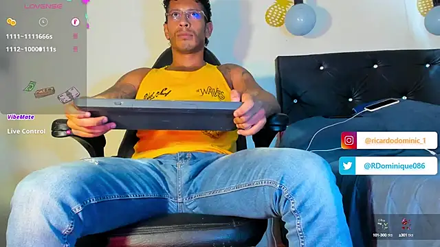 Snapshot of FuckHardlove chatting on February 1, 7:44 pm FuckHardlove online show from February 1, 7:44 pm