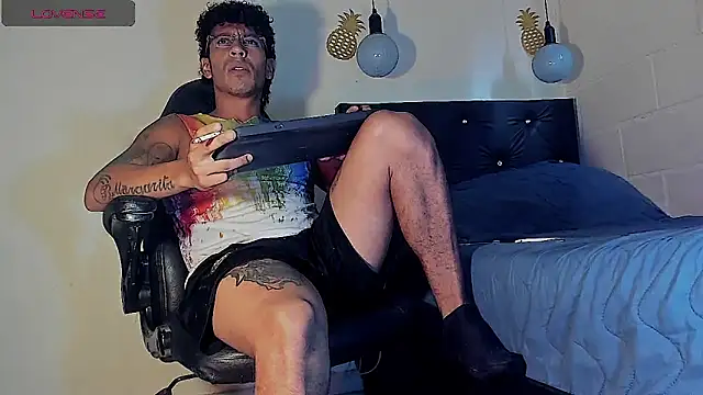 Snapshot of FuckHardlove chatting on March 19, 7:17 pm FuckHardlove online show from March 19, 7:17 pm