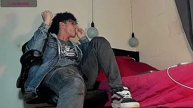 Snapshot of FuckHardlove chatting on September 26, 3:21 am FuckHardlove online show from September 26, 3:21 am