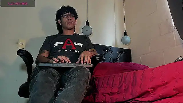 Snapshot of FuckHardlove chatting on September 26, 6:12 pm FuckHardlove online show from September 26, 6:12 pm