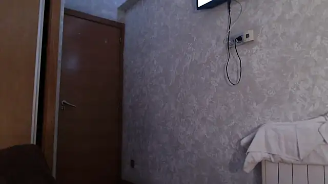 Snapshot of Latina_BigBoobs chatting on March 15, 5:46 am Latina BigBoobs online show from March 15, 5:46 am