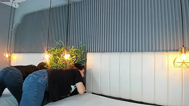 SaraRiley online show from January 7, 10:45 pm