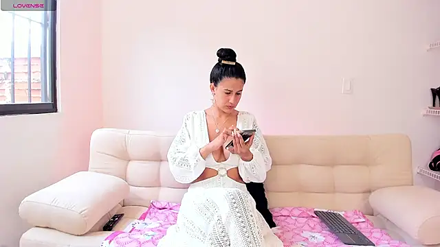 Snapshot of Alaia_Ferrer_ chatting on March 2, 6:30 pm Alaia Ferrer online show from March 2, 6:30 pm