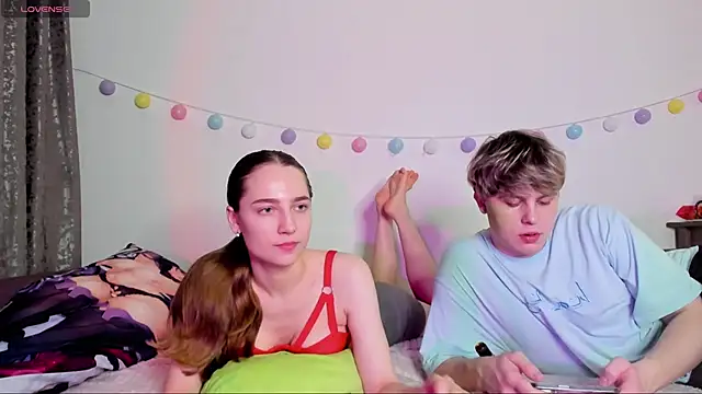 Emily and Ilumi online show from December 26, 12:25 am