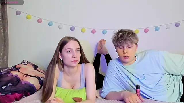 Emily and Ilumi online show from December 26, 7:05 pm