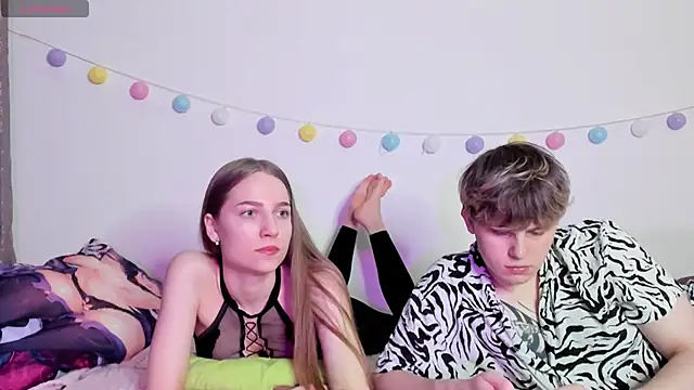 Emily and Ilumi online show from December 29, 12:20 am