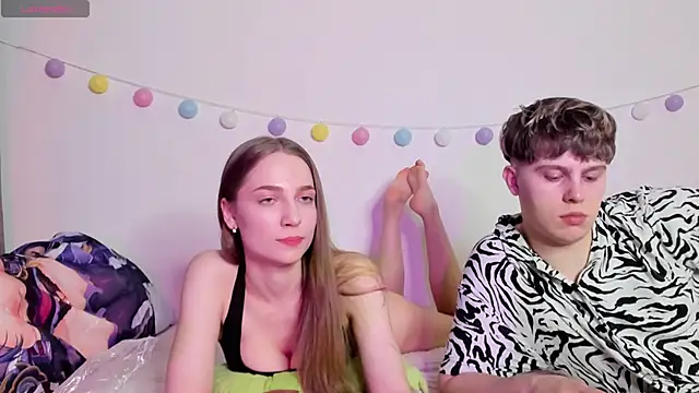 Emily and Ilumi online show from January 3, 4:00 am