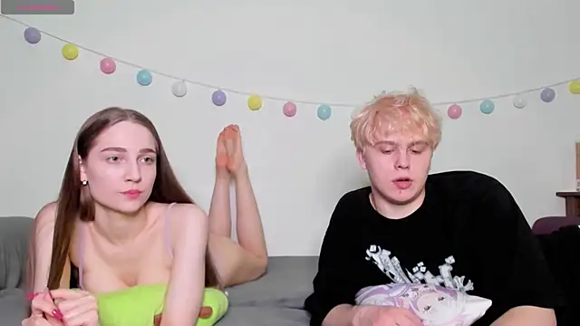 Emily and Ilumi online show from March 3, 5:39 pm